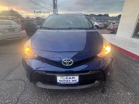 Used 2015 Toyota Prius V Five image 5