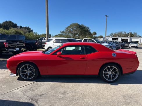Used 2022 Dodge Challenger GT image 2
