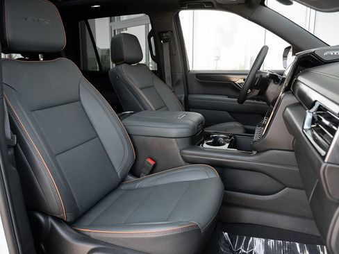 Used 2025 GMC Yukon AT4 AWD/4WD image 50