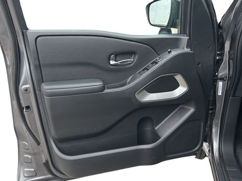 Used 2025 Nissan Frontier SV w/ SV Convenience Package RWD image 10