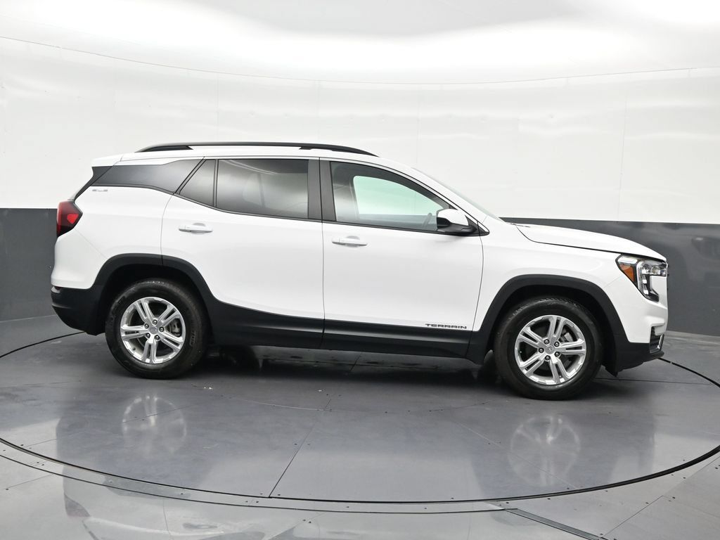 Used 2024 GMC Terrain SLE w/ Driver Convenience Package FWD image 7