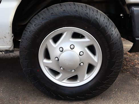 Used 2013 Ford E-250 and Econoline 250 image 36