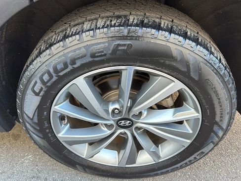 Used 2019 Hyundai Santa Fe SEL image 9