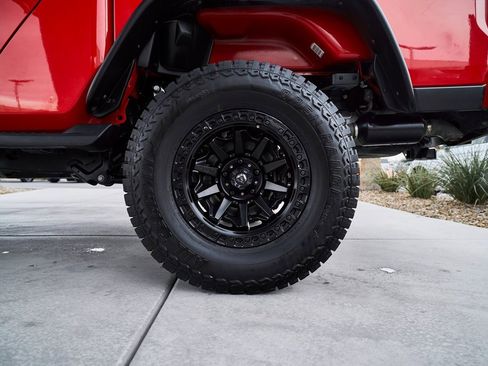 Used 2021 Jeep Gladiator Sport image 11