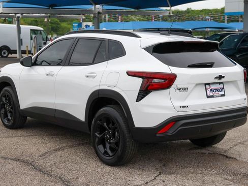 New 2026 Chevrolet Trax LT FWD image 5