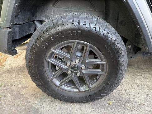 Used 2025 Jeep Wrangler Sport S image 8