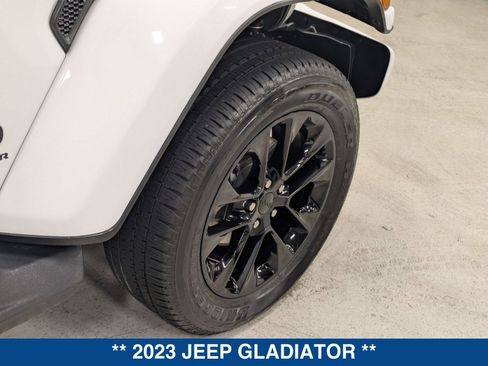 Used 2023 Jeep Gladiator Overland image 12
