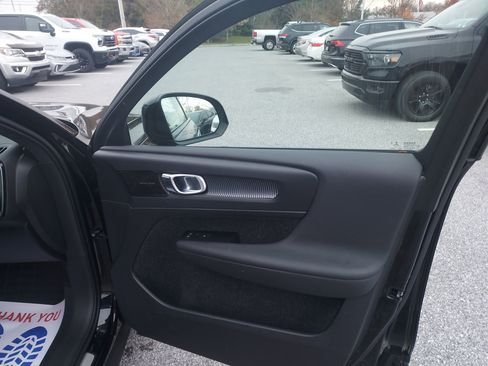 Used 2021 Volvo XC40 P8 Recharge image 28