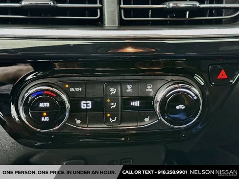 Used 2025 Chevrolet Trax RS w/ Sunroof Package FWD image 15