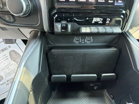 Used 2025 RAM 1500 Big Horn AWD/4WD image 23