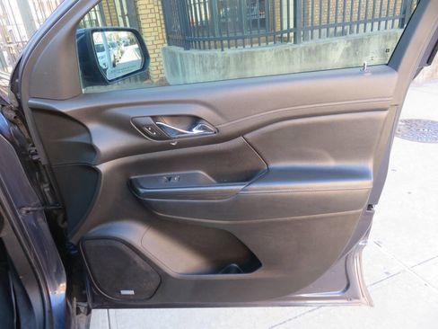 Used 2019 GMC Acadia SLT image 30