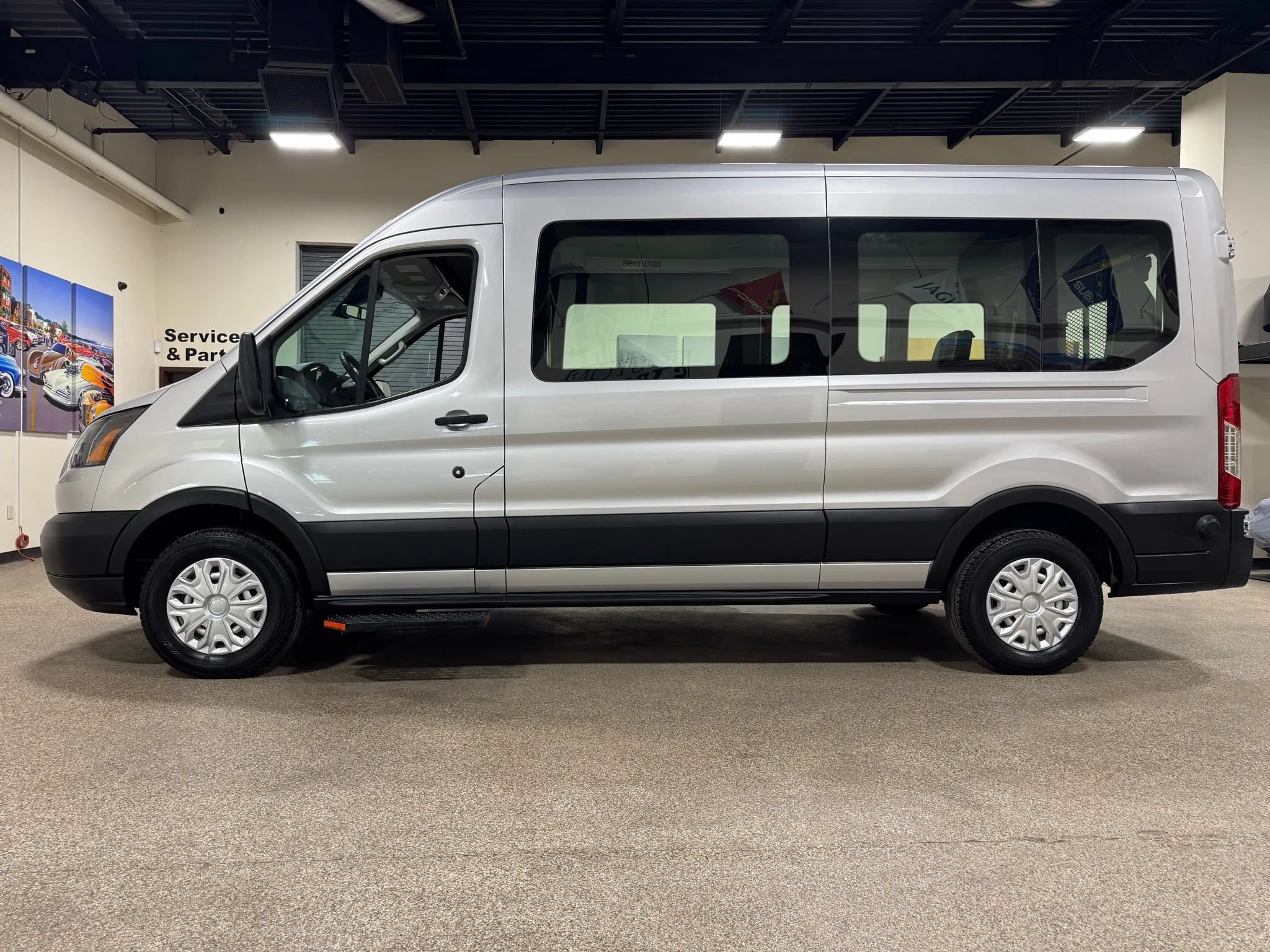 Used 2019 Ford Transit 250 148 Medium Roof RWD image 9