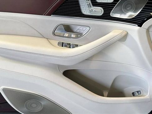 Used 2024 Mercedes-Benz Maybach GLS 600 4MATIC image 17