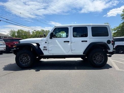 Used 2025 Jeep Wrangler Unlimited Sport AWD/4WD image 4