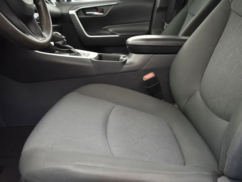 Used 2022 Toyota RAV4 XLE image 13