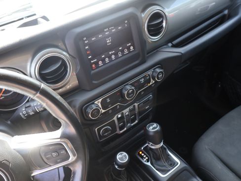 Used 2019 Jeep Wrangler Unlimited Sahara AWD/4WD image 23