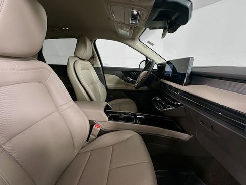 Used 2023 Lincoln Corsair AWD w/ Equipment Group 101A image 27