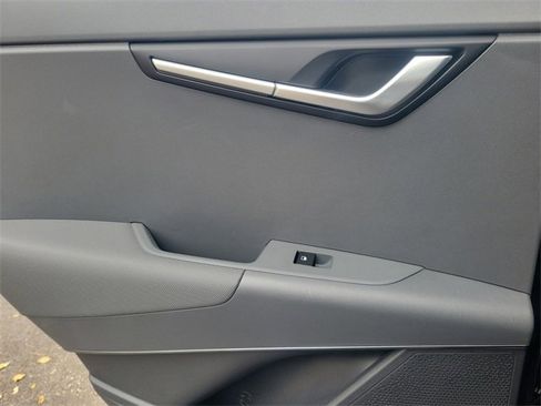 New 2025 Kia Niro EX Touring image 13