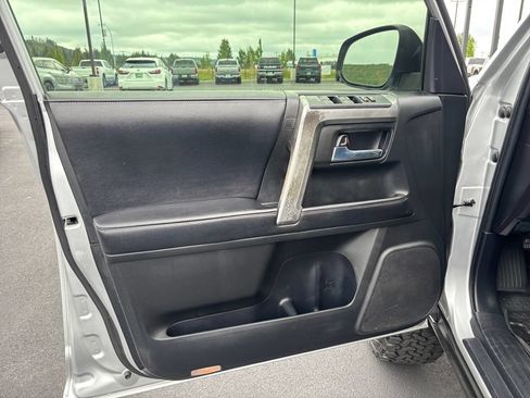 Used 2016 Toyota 4Runner SR5 RWD image 21