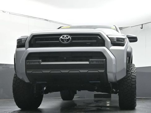 Used 2025 Toyota 4Runner SR5 AWD/4WD image 31