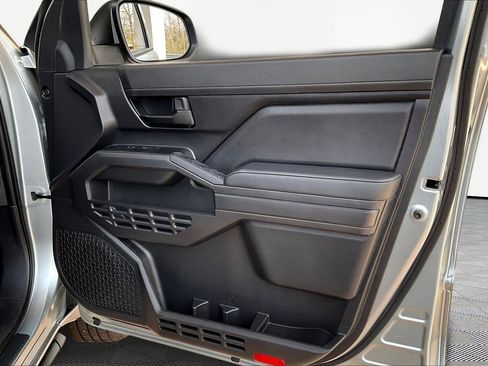 Used 2025 Toyota Tacoma SR image 28