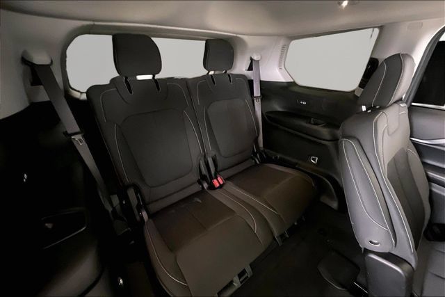 Used 2023 Jeep Grand Cherokee L Laredo w/ Luxury Tech Group I AWD/4WD image 18
