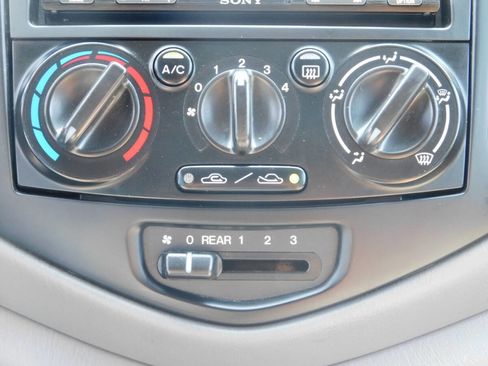 Used 2006 MAZDA MPV LX w/ LX Plus Pkg image 14