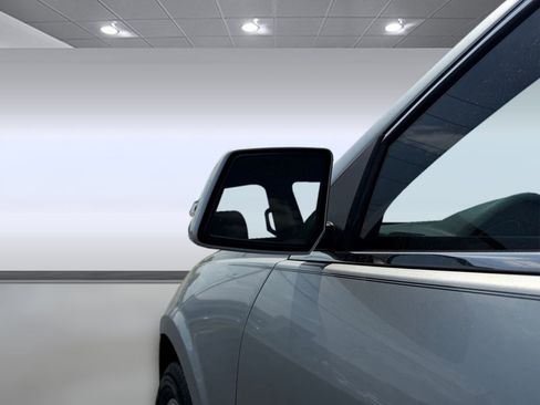 Used 2013 Chevrolet Traverse LTZ FWD image 22