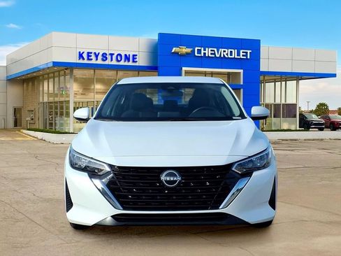 Used 2024 Nissan Sentra SV FWD image 2
