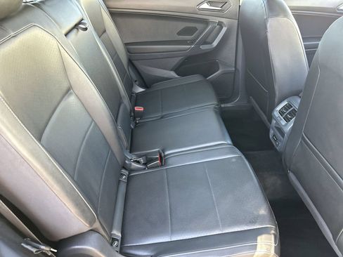 Used 2018 Volkswagen Tiguan SE w/ Panoramic Sunroof Package FWD image 11