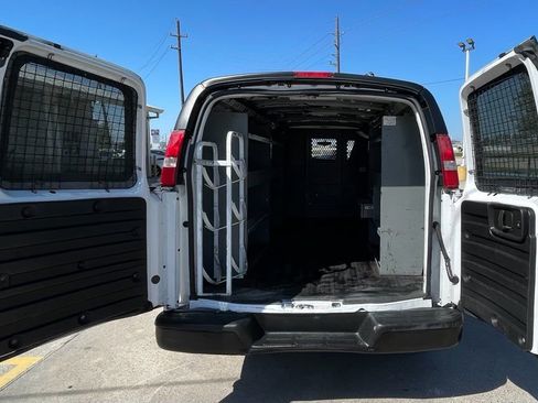 Used 2017 Chevrolet Express 2500 Extended RWD image 11