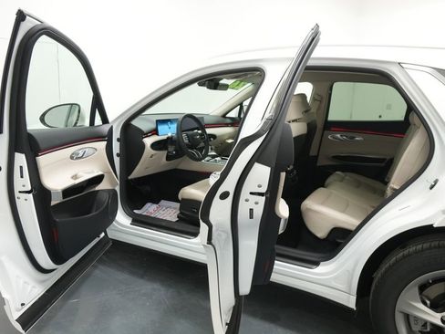 New 2026 Genesis GV70 2.5T AWD/4WD image 19