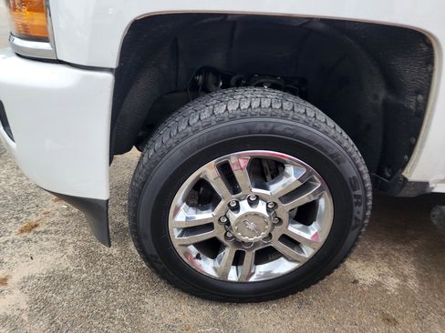 Used 2018 Chevrolet Silverado 2500 High Country w/ Duramax Plus Package image 5