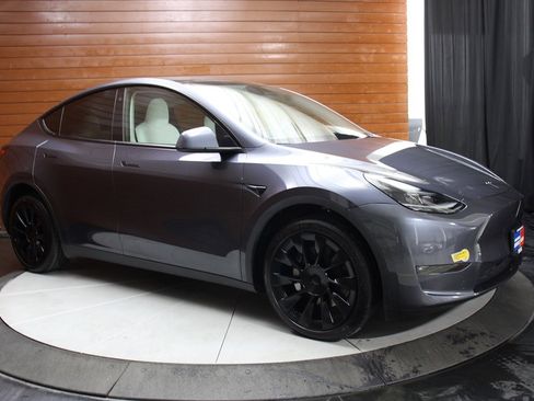 Used 2022 Tesla Model Y Long Range AWD/4WD image 21