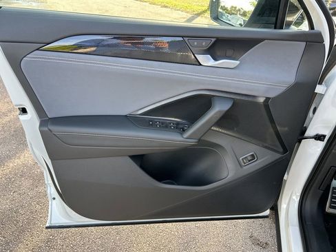 New 2026 Volkswagen Tiguan SE R-Line image 17