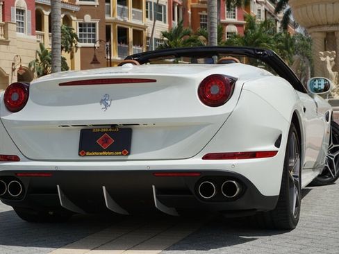 Used 2017 Ferrari California T RWD image 49