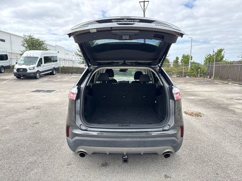 Used 2019 Ford Edge Titanium image 27