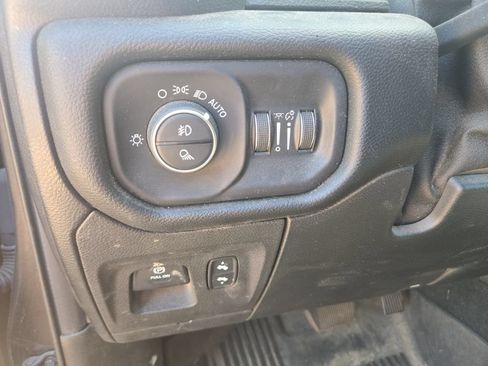 Used 2019 RAM 1500 Big Horn AWD/4WD image 18