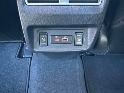 Used 2023 Nissan Maxima Platinum w/ Sport Mat Group FWD image 16