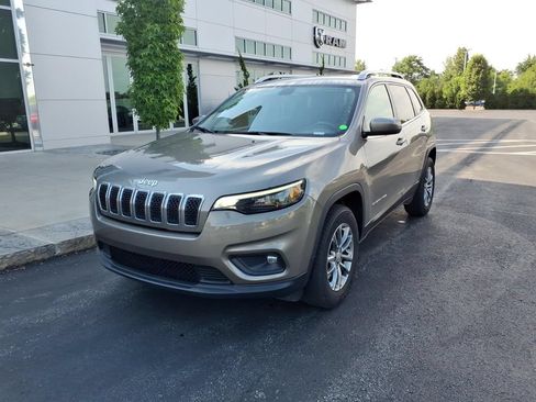 Used 2020 Jeep Cherokee Latitude Plus w/ Cold Weather Group AWD/4WD image 2