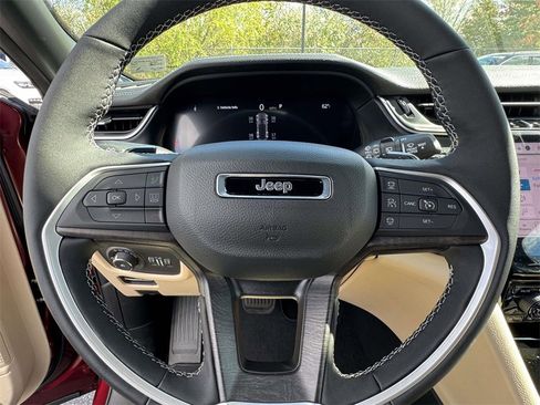 New 2025 Jeep Grand Cherokee Limited image 18