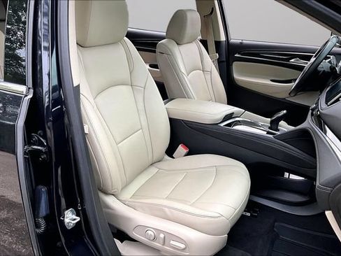 Used 2020 Buick Enclave Essence w/ LPO, Luxury Package FWD image 7