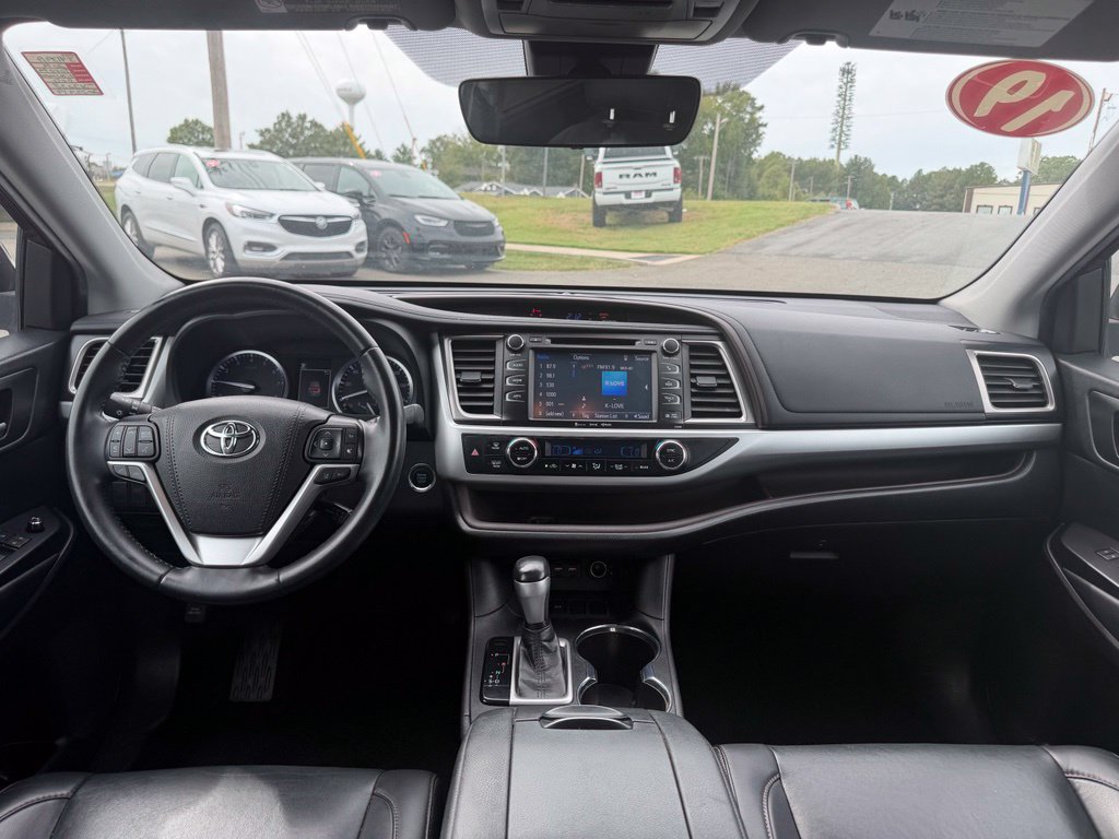 Used 2019 Toyota Highlander XLE FWD image 42