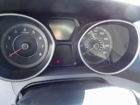 Used 2013 Hyundai Elantra GLS image 9