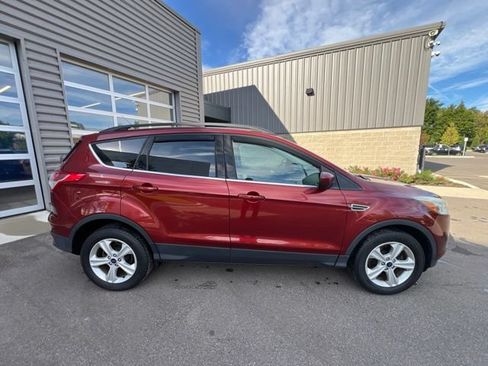 Used 2016 Ford Escape SE w/ Equipment Group 201A AWD/4WD image 4