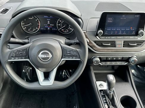 Used 2025 Nissan Altima 2.5 SV FWD image 15