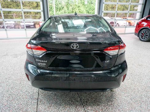 Used 2021 Toyota Corolla LE FWD image 3