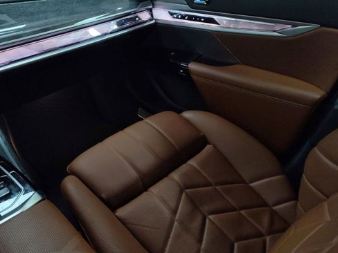 Used 2023 BMW 760i xDrive w/ Executive Package image 26