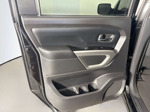 Used 2017 Nissan Titan SV RWD image 25