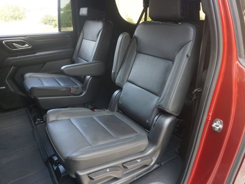 Used 2023 Chevrolet Suburban Z71 w/ Luxury Package image 18